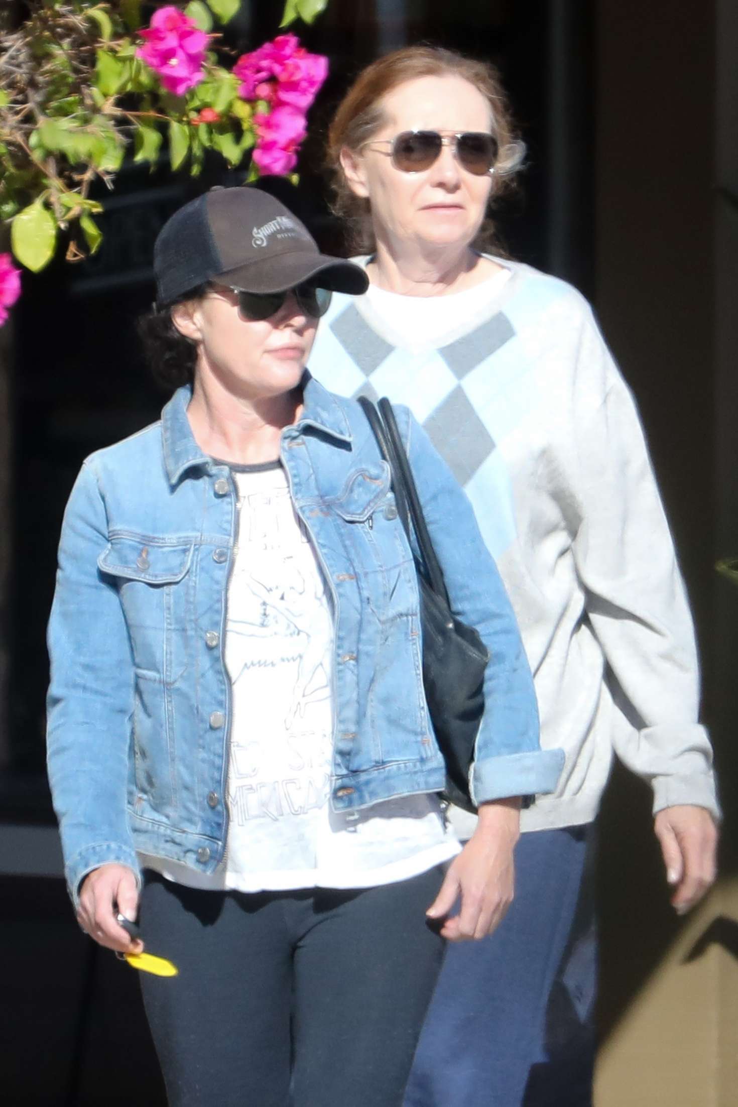Shannen Doherty with her mom out for lunch in Malibu